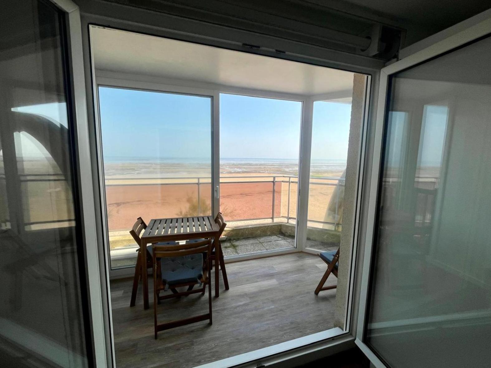 Mettons Les Voiles - Appt Vue Mer Avec Loggia Bernières-sur-Mer Zewnętrze zdjęcie