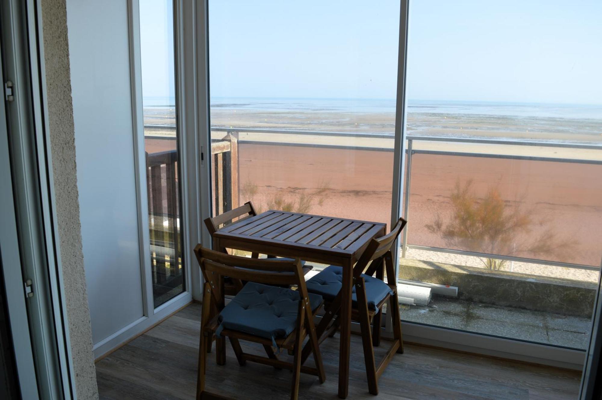 Mettons Les Voiles - Appt Vue Mer Avec Loggia Bernières-sur-Mer Zewnętrze zdjęcie